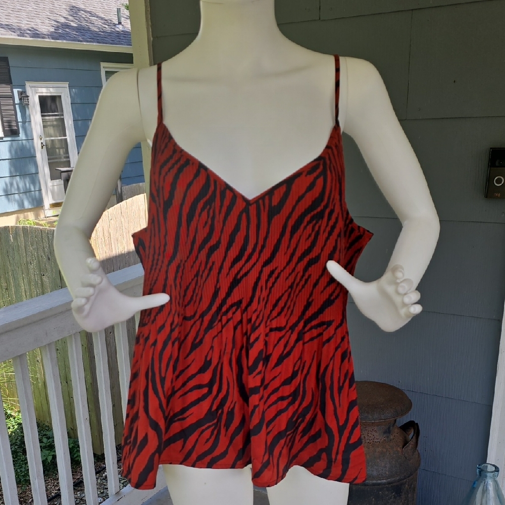 Tiger Print V Neck Pleated Tank Top